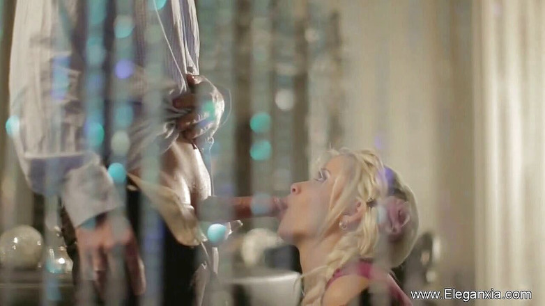 Eleganxia: Sarışın bebekten harika sakso ve gırtlağına kadar alma