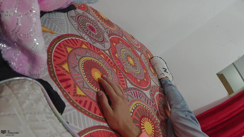 Vayolet: Sora mea vitregă excitată o ia pe soțul ei încornorat și ajunge...