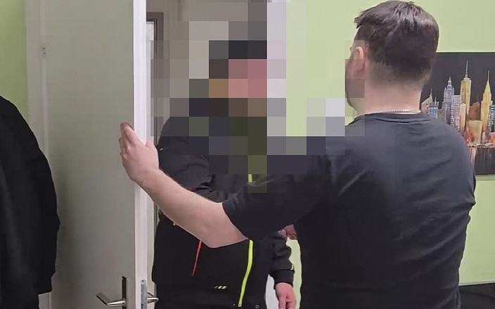 AntoGoesHunting: 异性恋安装工被说服要口交