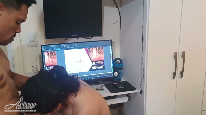 anthony albuqurque: / Novinho mi volal na aplikaci pro coury a řekl mi,...