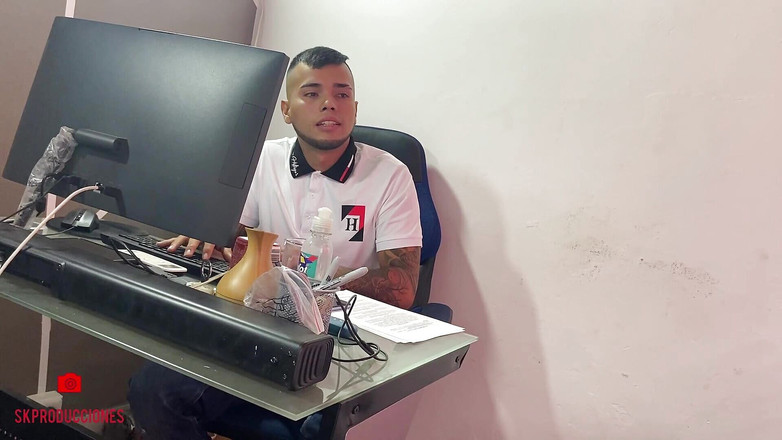 SaritaHott: Người đứng đầu công ty đưa nhân viên mới để có thể trao cho...