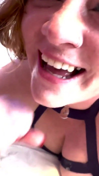 SSBBW Julie Ginger rucha się z fanem