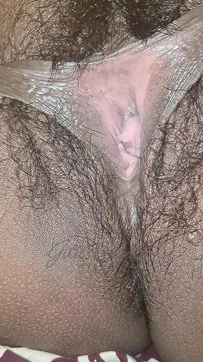 Indian aunty sex: The Village Woman Is Showing Her Large Pussy