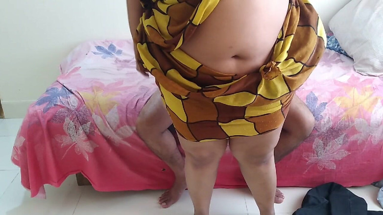 Aria Mia: Büyük götlü üvey kız komşu çocuğu eve çağırdı ve onunla seks yaptı