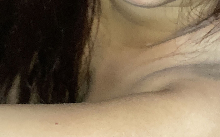 Tiyana: Stydlivá dívka kouří na kolena a hluboko do velkých úst