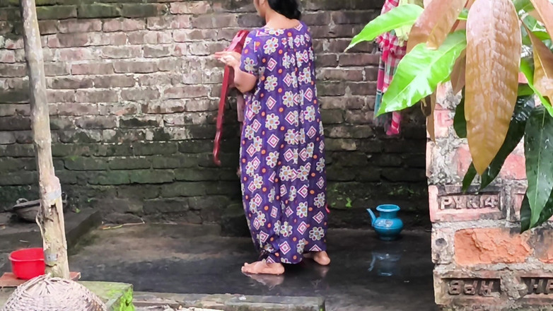 SAFI TV: Saya melihat makcik tiri semasa mandi saya memeluknya dan mula...