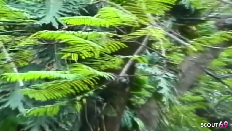 Shemale TS Collection: Enorme pik neukt buitenshuis tranny in een strak kontgaatje