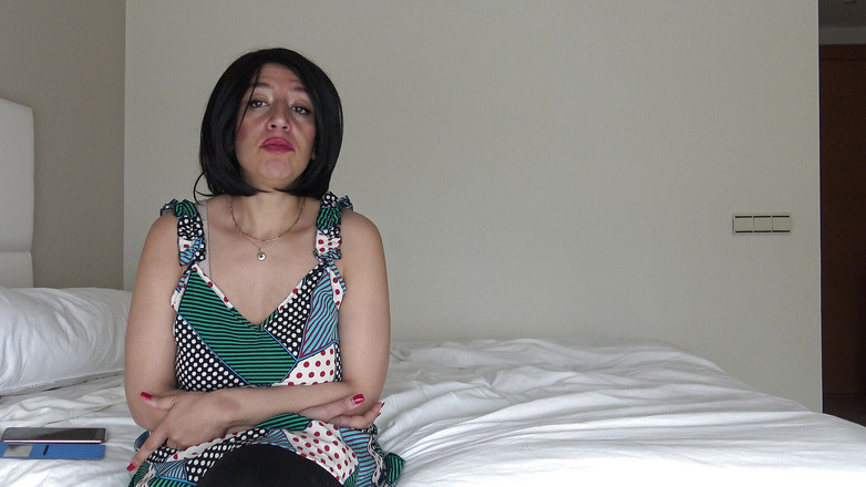 Stepmom Susan: Madrastra francesa muestra porno lésbico a su hijastro para que...