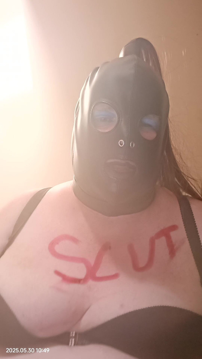 Stephanie-Nicole-TV: ぽっちゃり系テレビ喫煙とディルドで遊ぶ