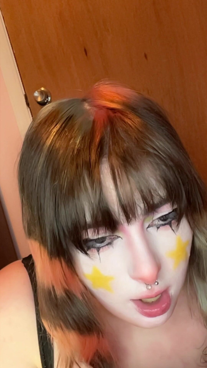 Mushroombitchx: Tvář s orgasmem z galaxie