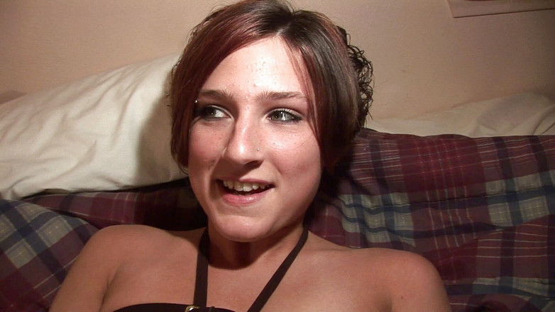 Dream Girls: Bruna si sditalina la figa dopo le ore