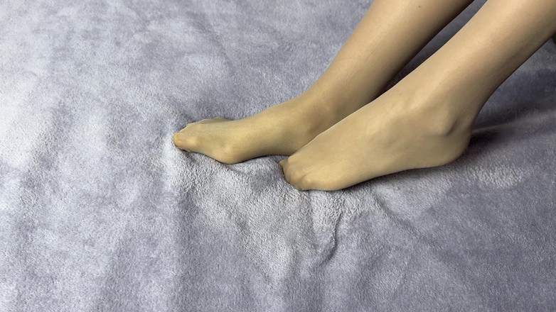 Gloria Gimson: Sekretarka w nylonowych rajstopach uwielbia swoje długie nogi