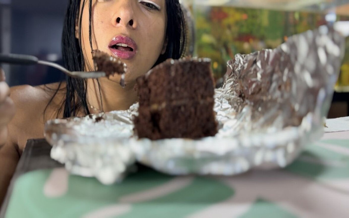 Brunettehotts: Un Delicioso Pastel De Cumpleaños