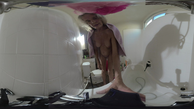 Lizzy Yum: Lizzy yum vrvember 2025 पोस्ट सेशन किन्नर हस्तमैथुन कर रही है