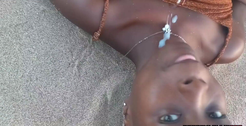 mzansionlyfan: Zwarte vrouw geeft pijpbeurt in het openbaar