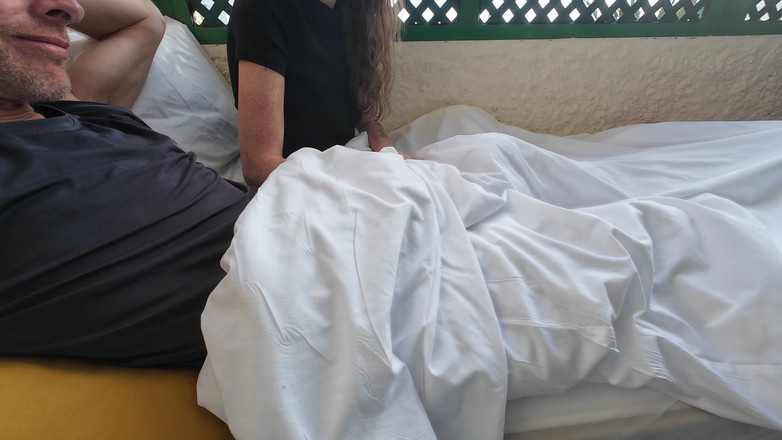 SkinnyWithAHugeDick: Prendere in Giro Il Suo Grosso Cazzo Sul Balcone Del...