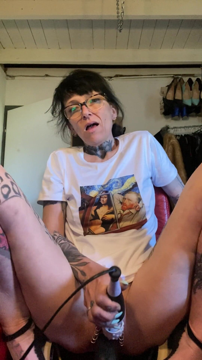 aewin11: Creamy Orgasm on a Big Dildo
