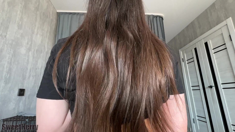 SweetHerry: Rakan sebilik mengongkek saya dengan keras! Sebelum pertemuan dengan teman...