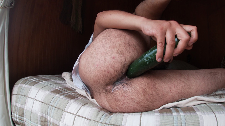 Hardnoisex: मैं खुशी के साथ जब मैं अपने रेशम शॉर्ट्स में पेशाब करता हूं