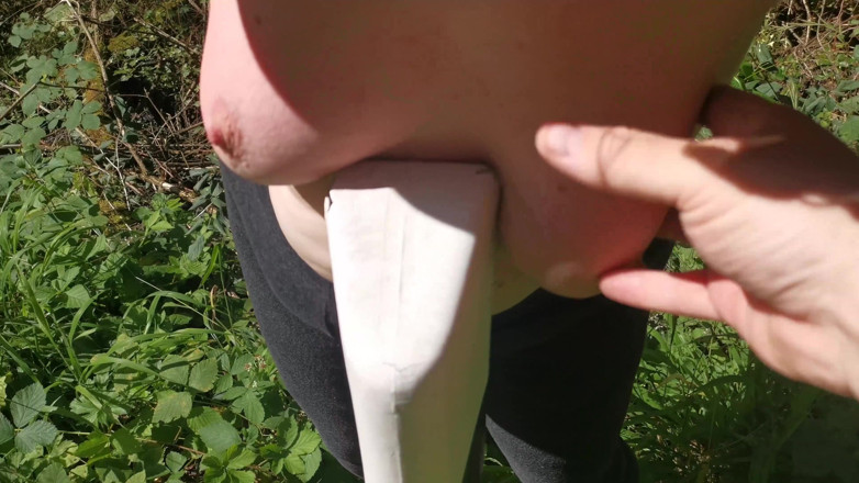 Bouncy Tits Action: Tetek bogel Ditampar Di Jalanan
