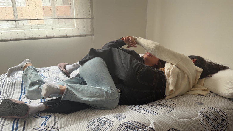 scarlettandc: हम एक दूसरे के ऊपर रगड़ते हैं