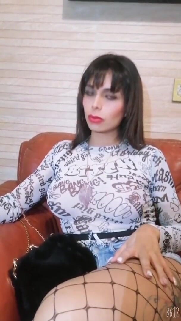 Barbietransxxxx: travesti fazendo sexo oral com um amigo