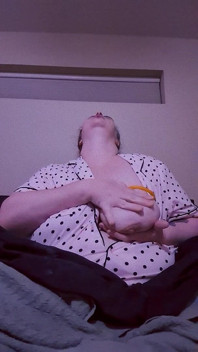 Abofetear las tetas con Regaliz