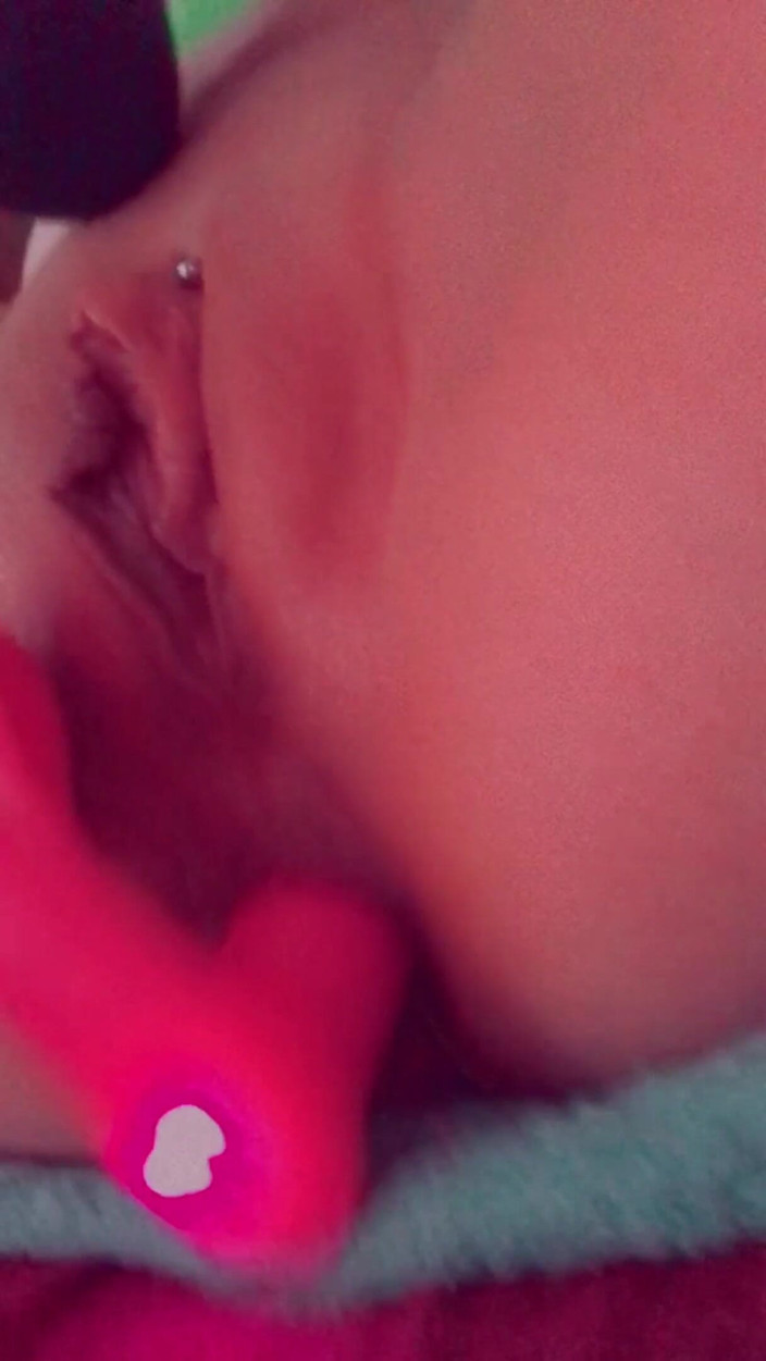 Xmzantroph: Pleasuring myself