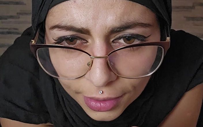 MiaNIqab: Mia Niqab cheira essas luvas
