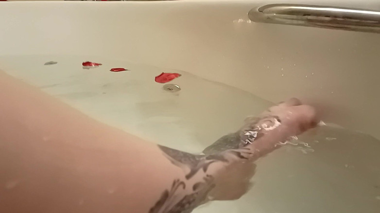 Mel Fire: Spa kaki bareng rose petal crushing