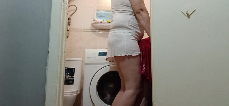 Lesbian-illusion: Waktu suamiku lagi kerja, aku ngentot tetanggaku pakai strap-on