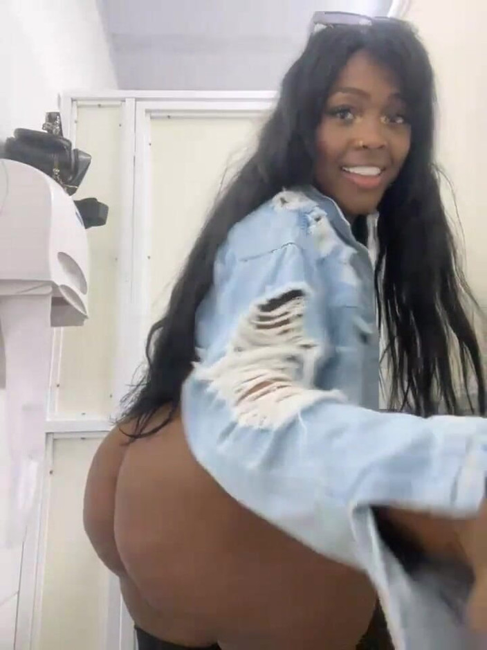Lily Baudinx: Jack off to My Phenomenal Ass, Episode 1042