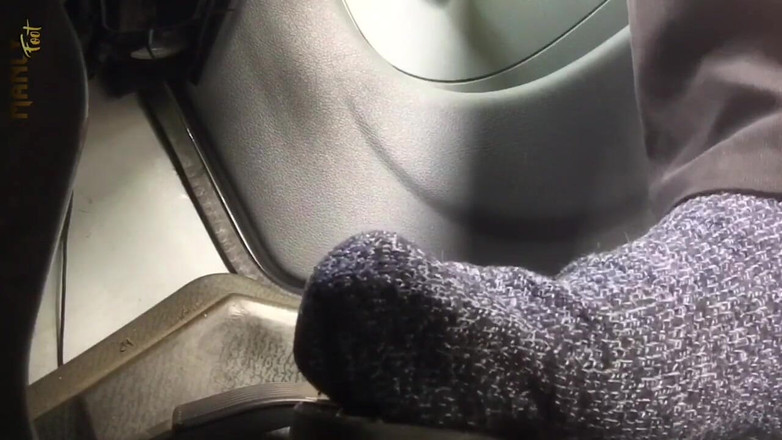 Manlyfoot: 赤脚驾驶 - 卡车 - 踏板抽刹车和油门袜鞋和裸脚