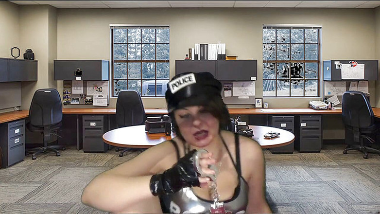 Sexy Milf: पुलिसकर्मी लंड चूस रही है गिरफ्तार