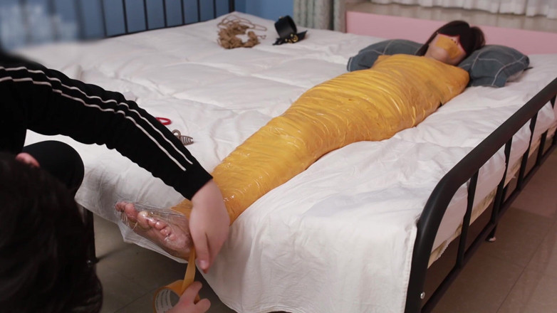 Asian bondage: A Cute Barefoot Girlfriend Uses Tape to Bind Her Whole...
