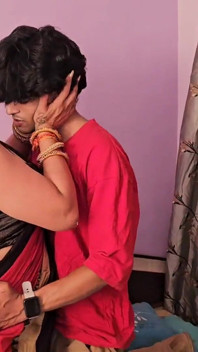 Figa stretta calda milf Desi Bhabhi in Sari scopata duramente da Devar in audio hindi