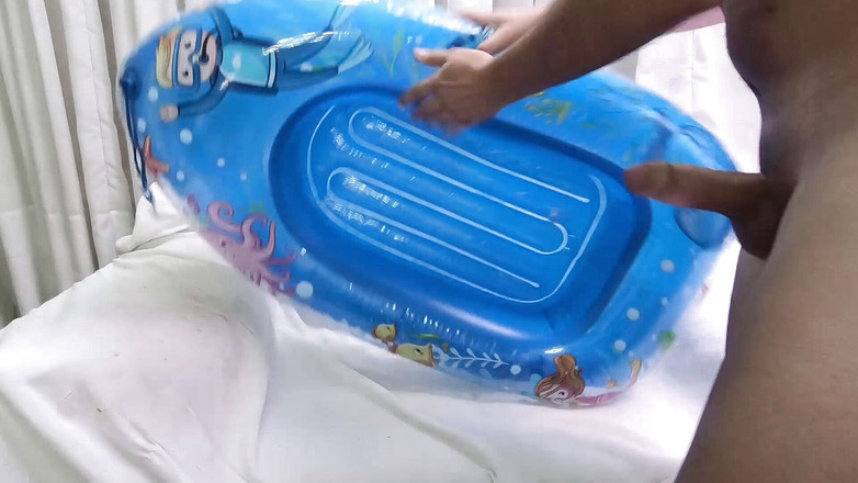 Inflatable Lovers: Mengongkek bot kemurungan