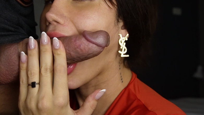 Agatha Lyra: A cerut să-mi dau jos prezervativul și să-mi simt fundul piele...