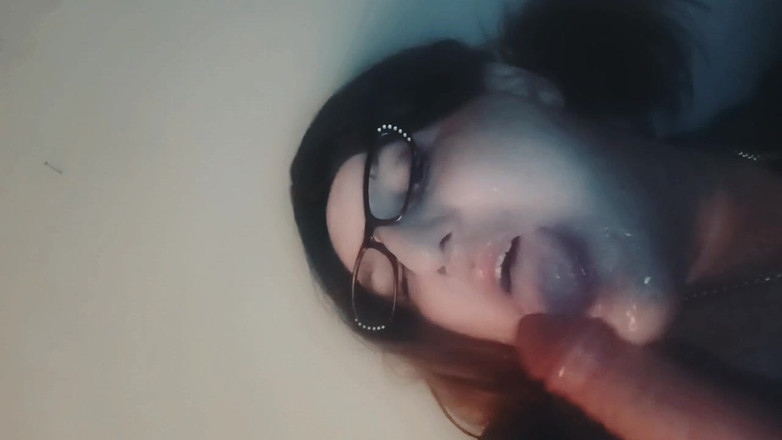 Big Boner Bennett: Chupando brinquedo