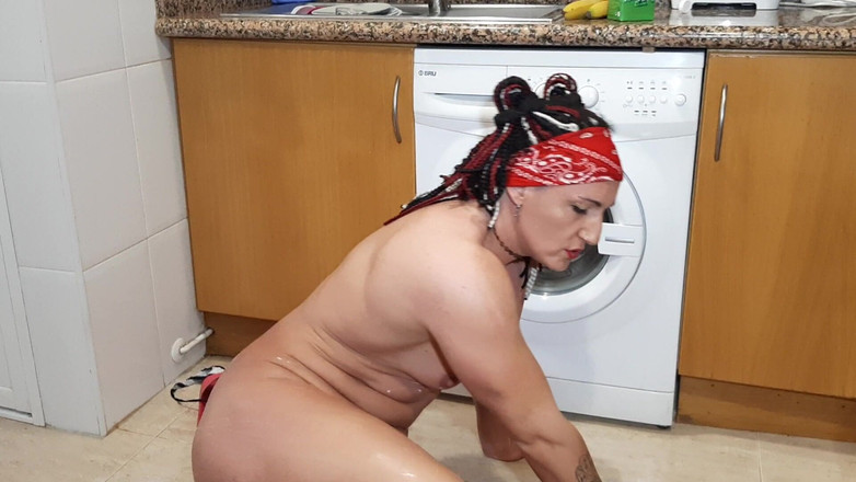 Danaxmuscles: 我的大屁股浸在牛奶里