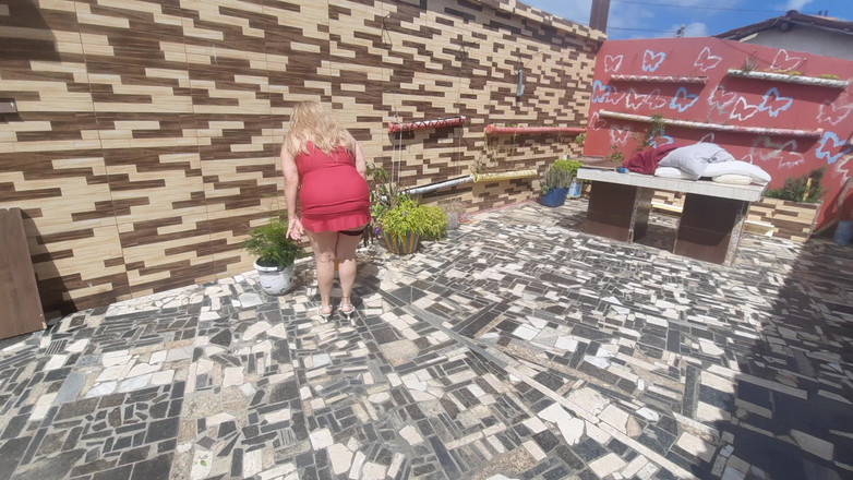 UtopianHumor507: Потребуюча дружина, яка до цього була божевільною, а її чоловік думав лише про відеоігри.