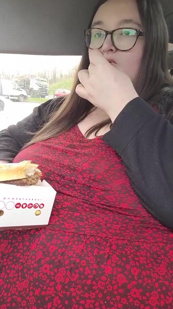 SSBBWLadyBrads: I love stuffing this belly with BK