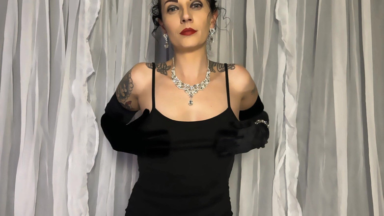 Miss Morticia: Puppet