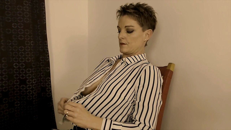 The adventures of Kylie Britain: Mastürbasyon