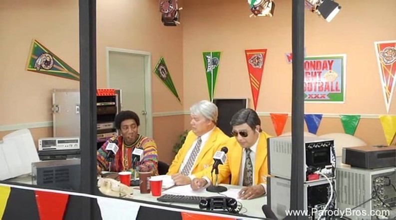 Parody Bros: Cheerleaders help their football played for better performance