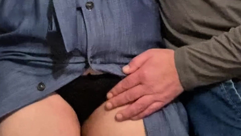 PriyaNaavya: Omg!!! Tangan Orang Asing Di bawah Pakaian Saya di Kereta...