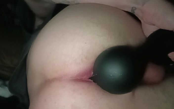 StraightBoiButtStuff: Anal träning med uppblåsbar