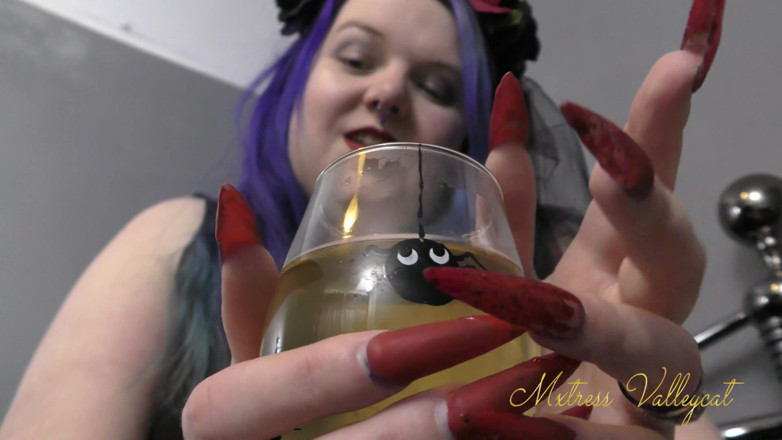 Mxtress Valleycat: Wicked queens apple juice