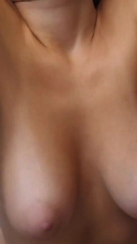 Una brava ragazza sa come fare un buongiorno. Sesso virtuale