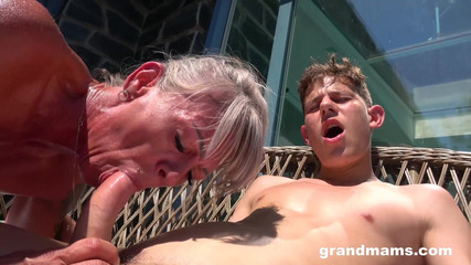 Grandmams: La abuela sexy bronceada por abuelas